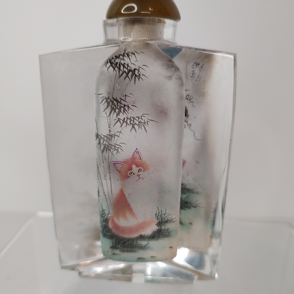 Vintage Kittens/Cats Signed Inside/Reverse Painted Snuff Triangle Bottle - Picture 3 of 10